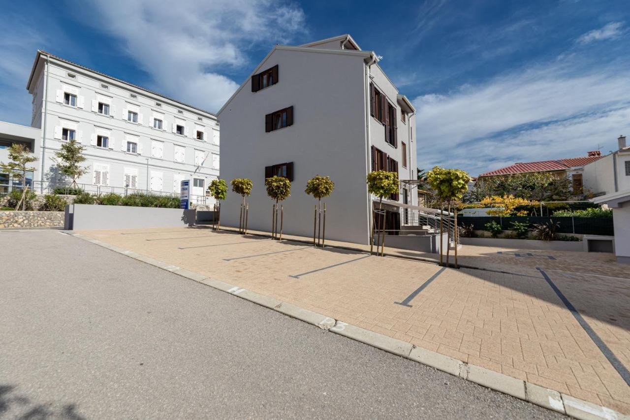 Apartments Crnekovic III Baska  Bagian luar foto