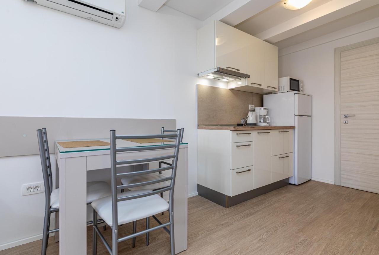 Apartments Crnekovic III Baska  Bagian luar foto
