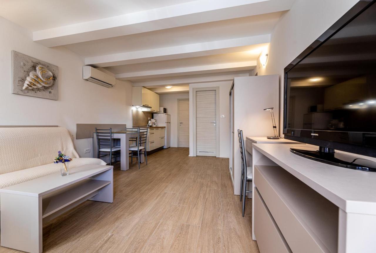 Apartments Crnekovic III Baska  Bagian luar foto