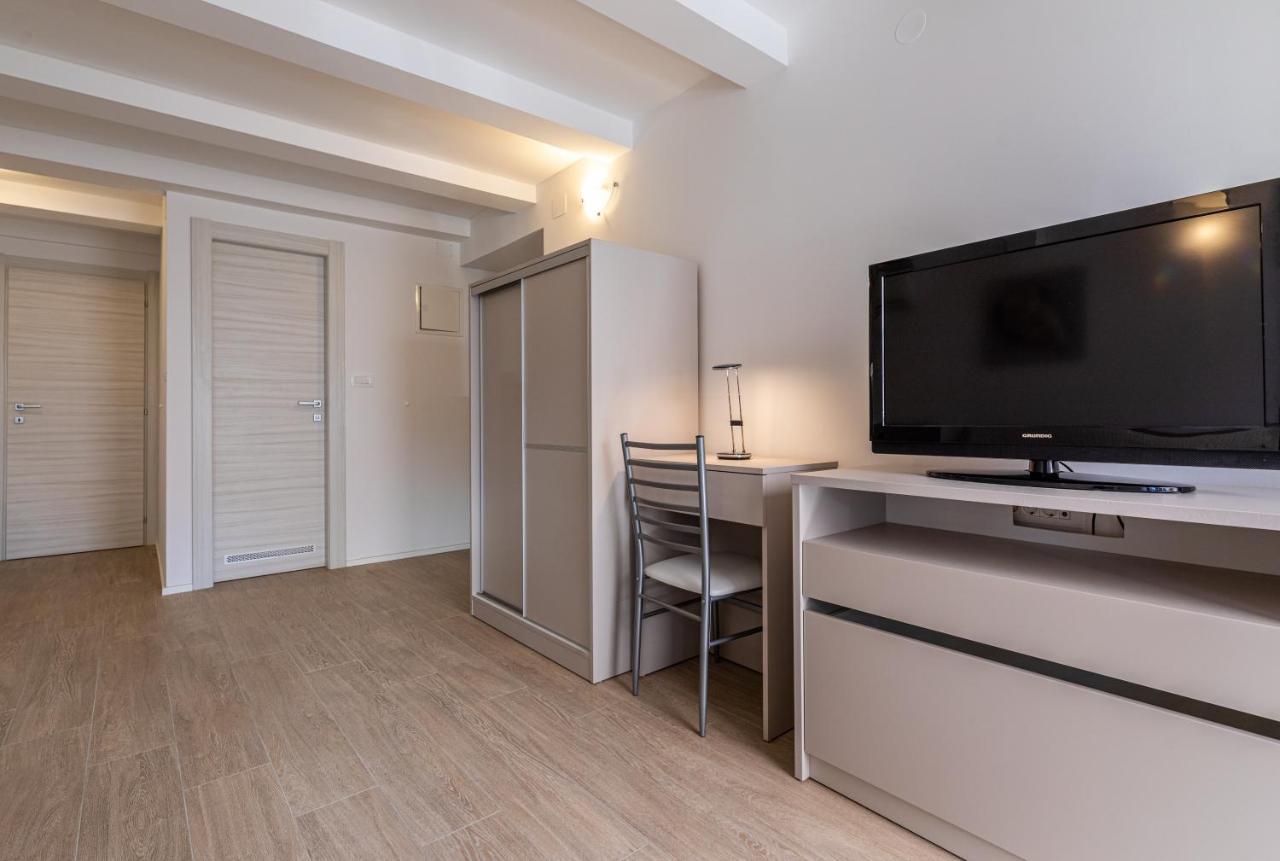 Apartments Crnekovic III Baska  Bagian luar foto