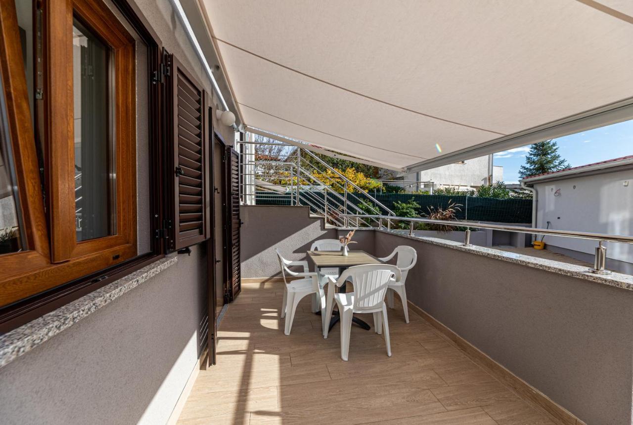 Apartments Crnekovic III Baska  Bagian luar foto