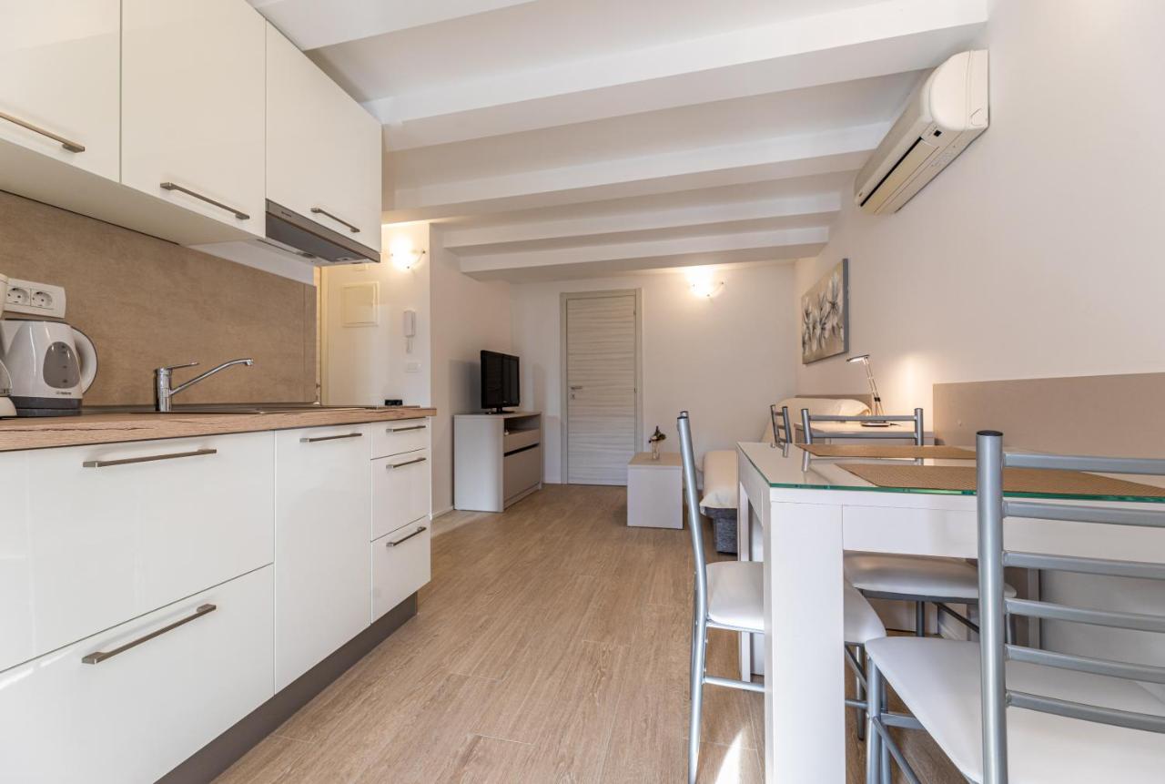 Apartments Crnekovic III Baska  Bagian luar foto