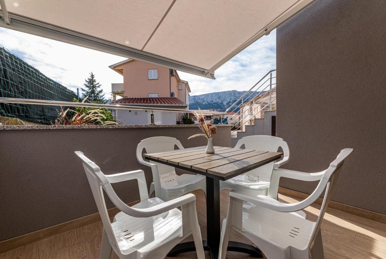 Apartments Crnekovic III Baska  Bagian luar foto
