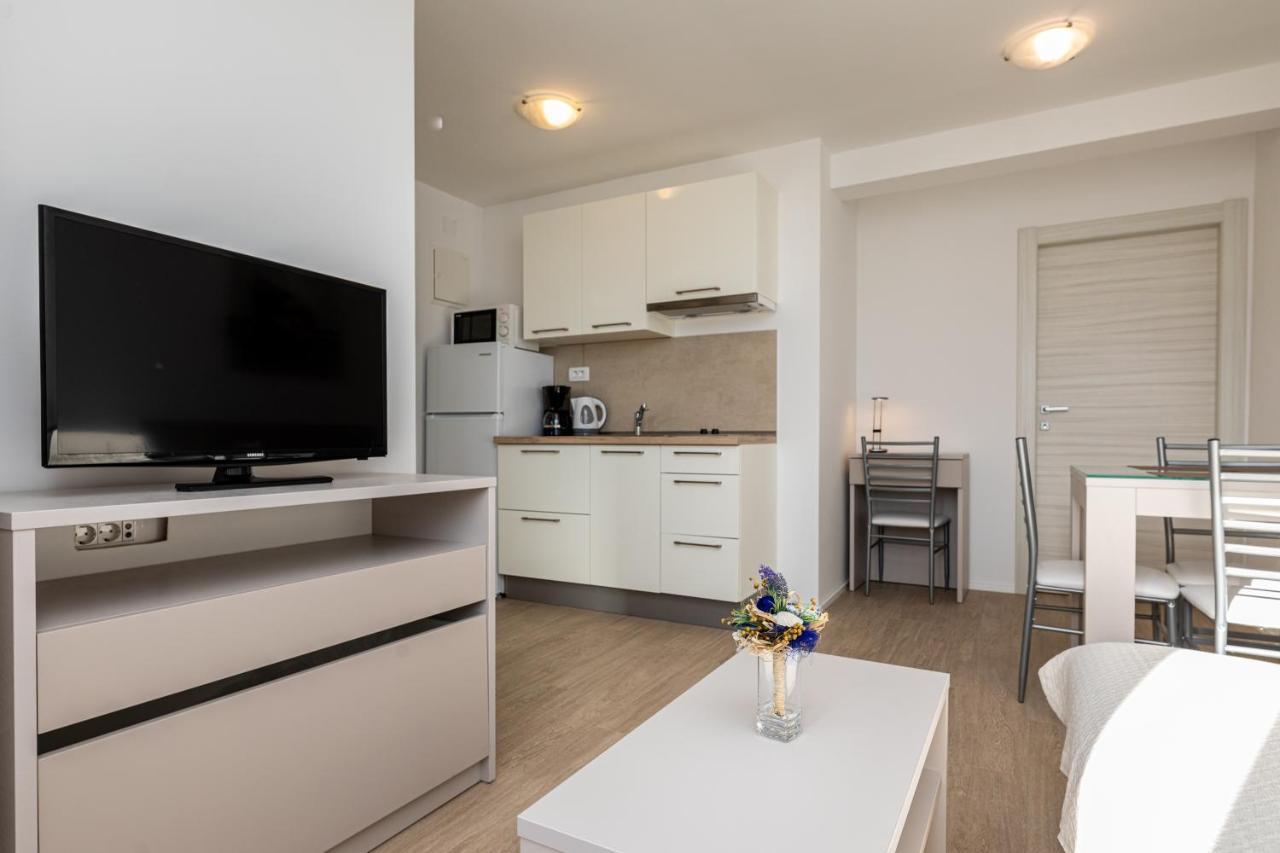 Apartments Crnekovic III Baska  Bagian luar foto
