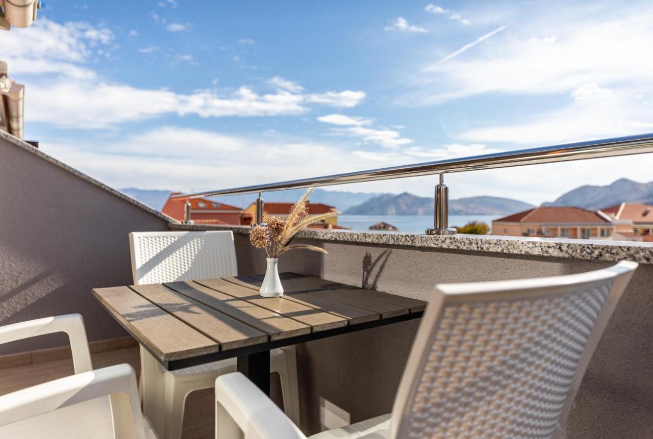 Apartments Crnekovic III Baska  Bagian luar foto