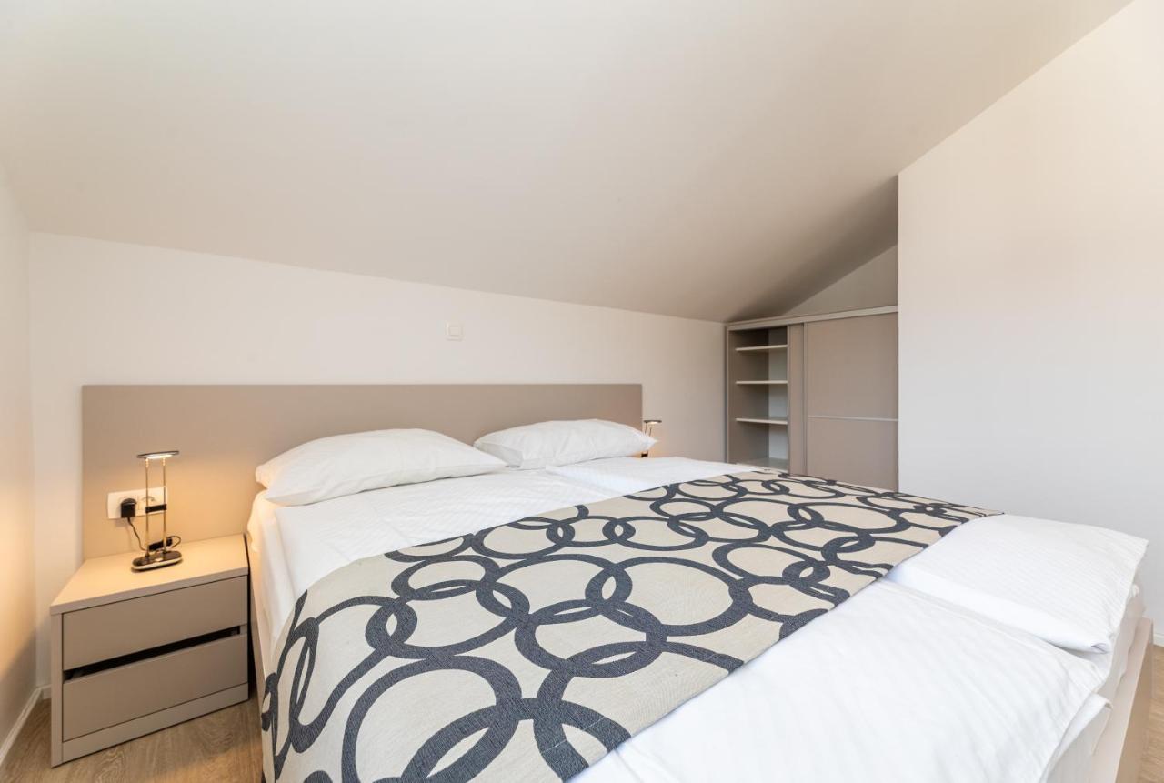 Apartments Crnekovic III Baska  Bagian luar foto