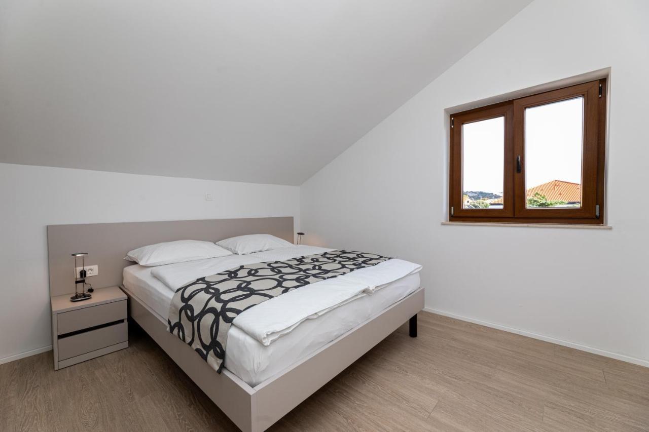 Apartments Crnekovic III Baska  Bagian luar foto